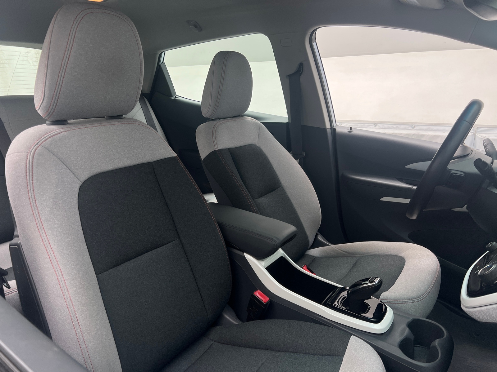 Thumbnail: 2017 Chevrolet Bolt EV - 2