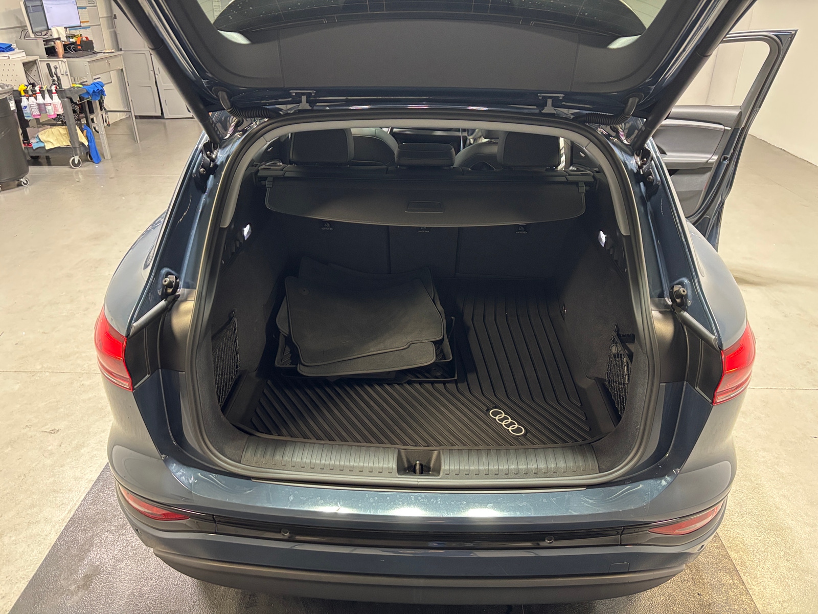 Thumbnail: 2025 Audi Q6 e-tron - 6