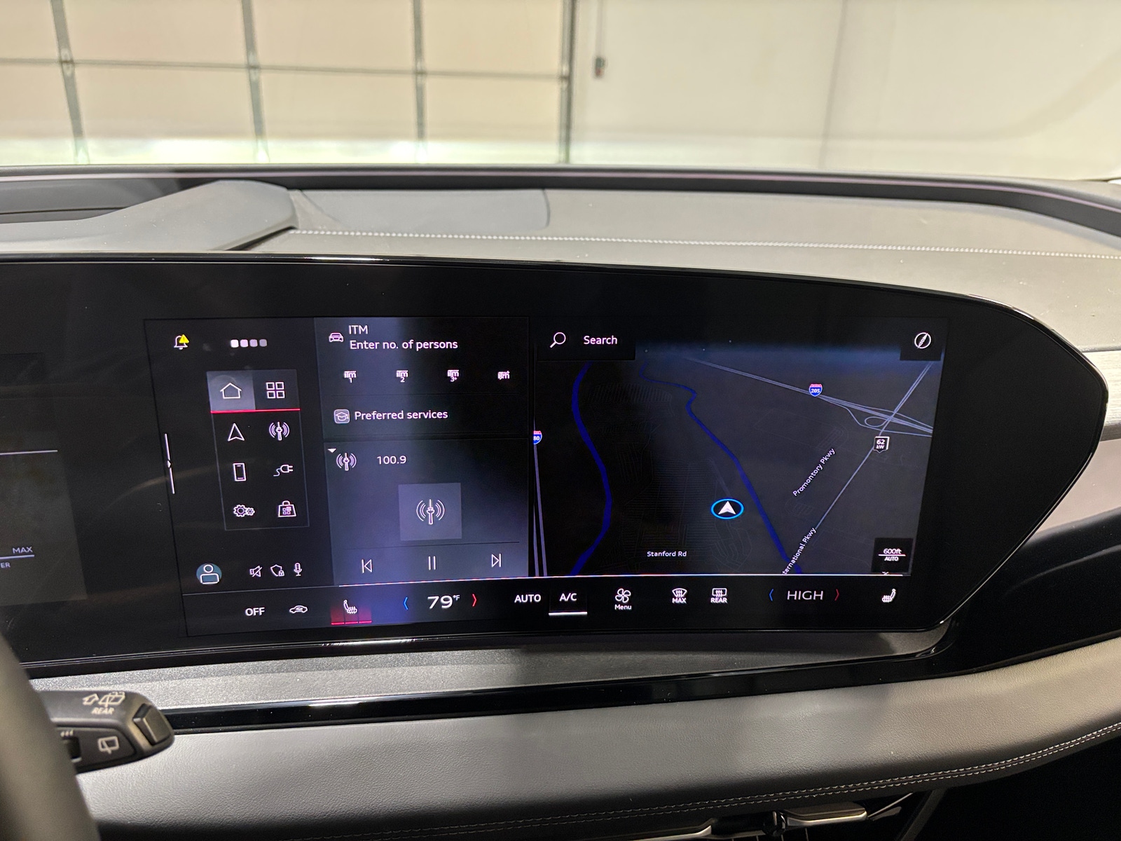 Thumbnail: 2025 Audi Q6 e-tron - 3