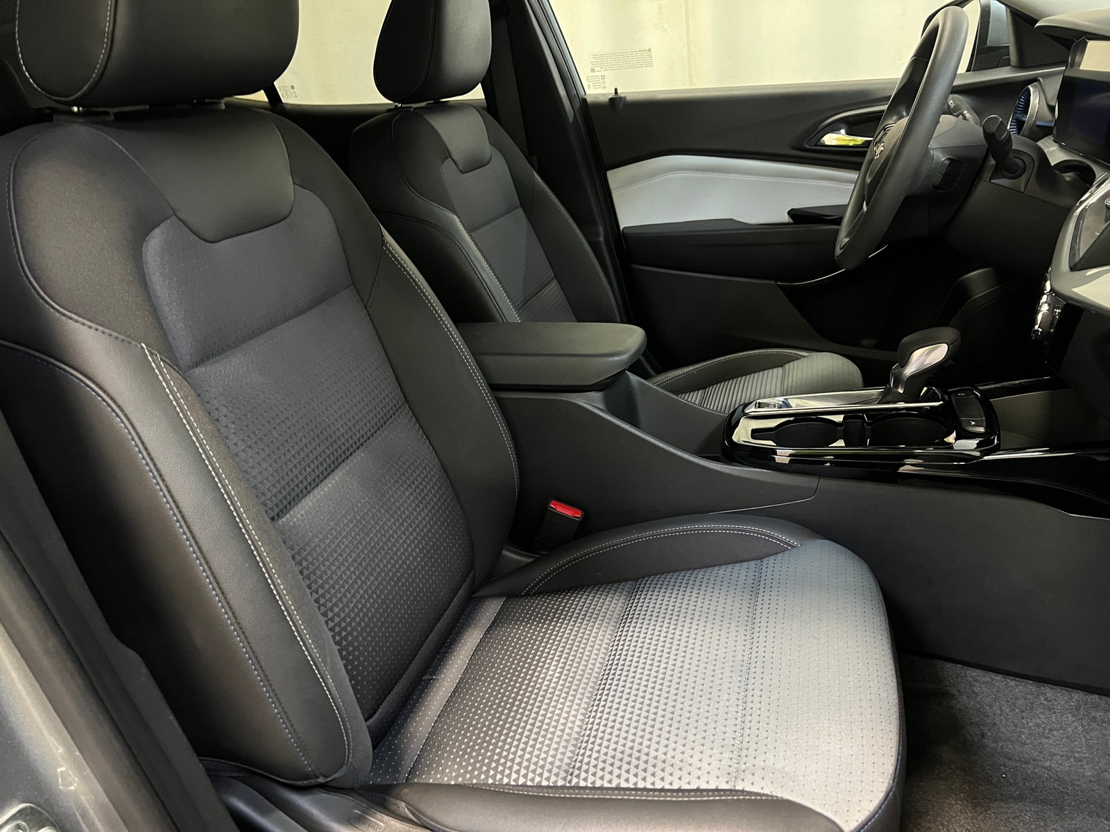 Thumbnail: 2025 Chevrolet Trax - 2