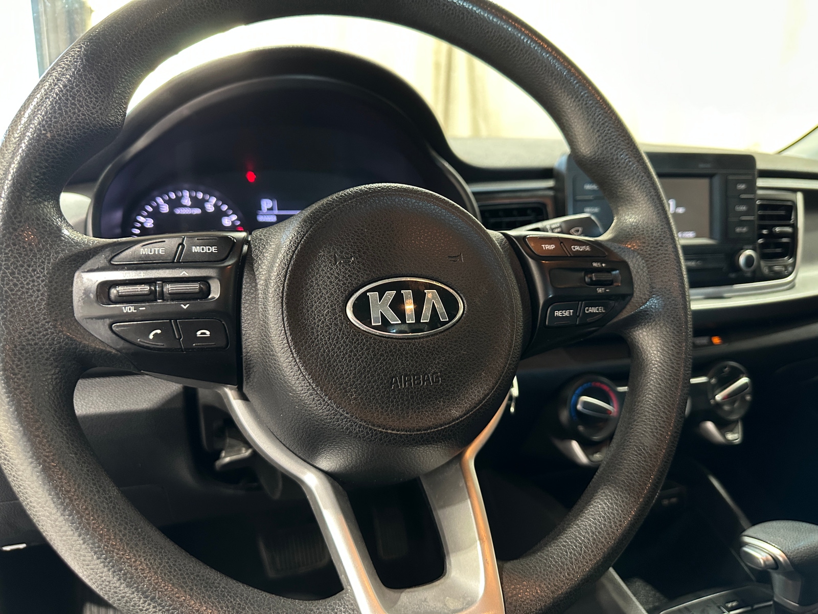 Thumbnail: 2019 Kia Rio - 5