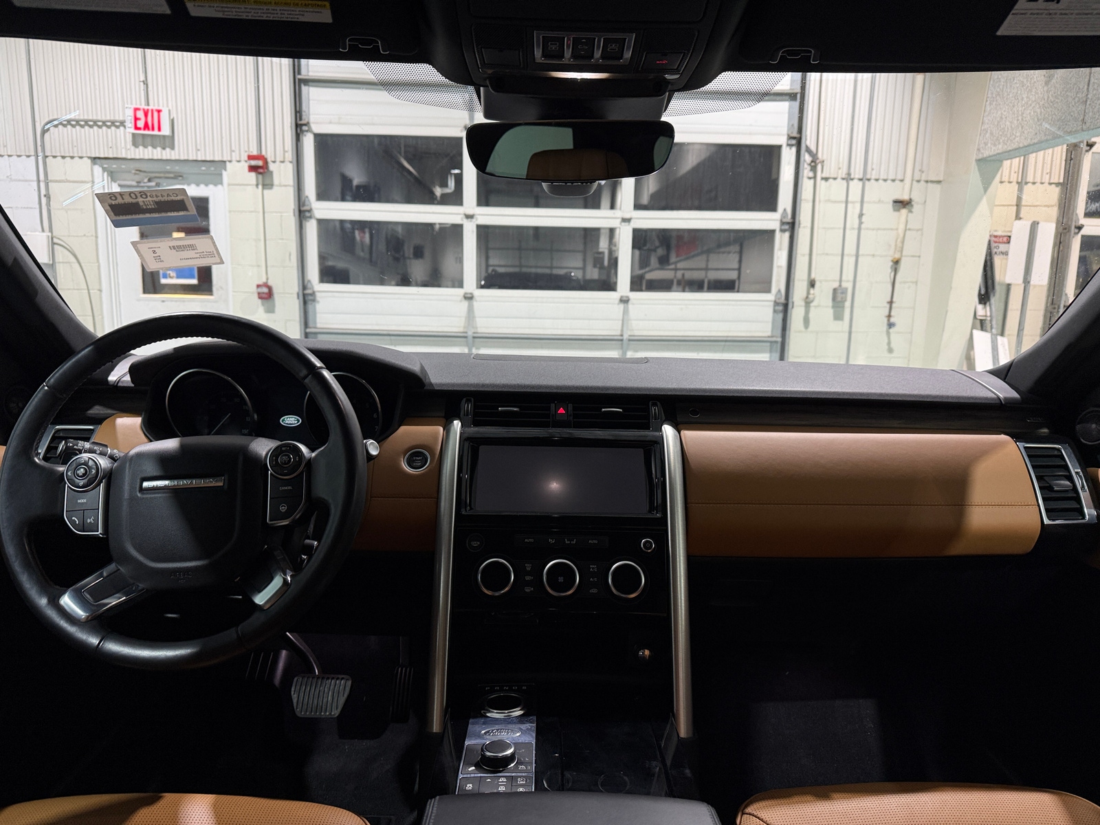 Thumbnail: 2017 Land Rover Discovery - 2