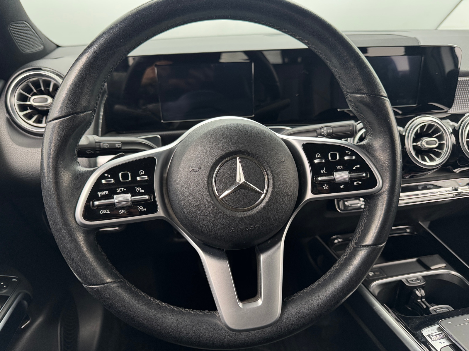 Thumbnail: 2020 Mercedes-Benz GLB - 4