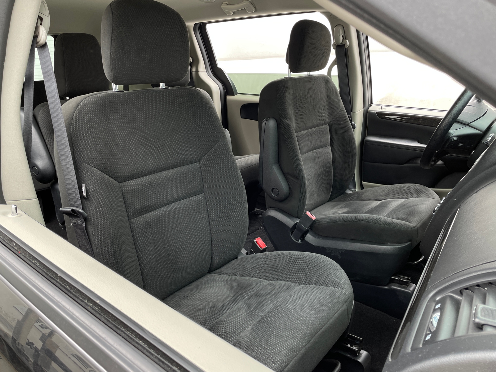 Thumbnail: 2017 Dodge Grand Caravan - 2