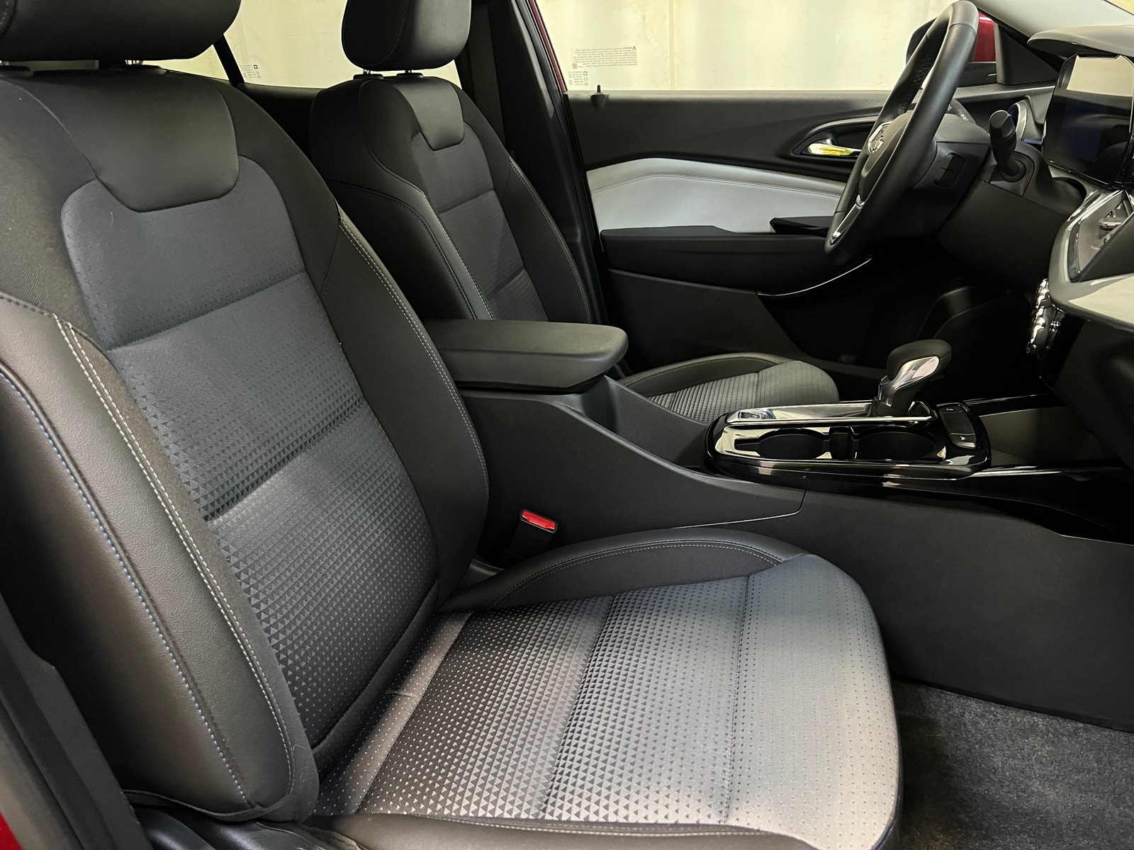 Thumbnail: 2025 Chevrolet Trax - 2