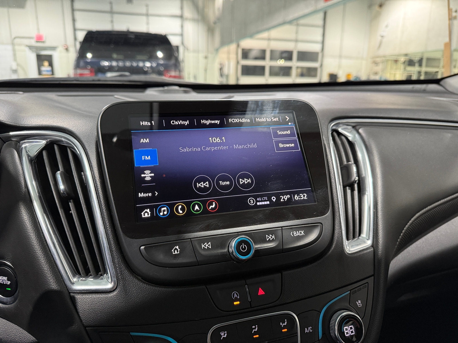 Thumbnail: 2024 Chevrolet Malibu - 3