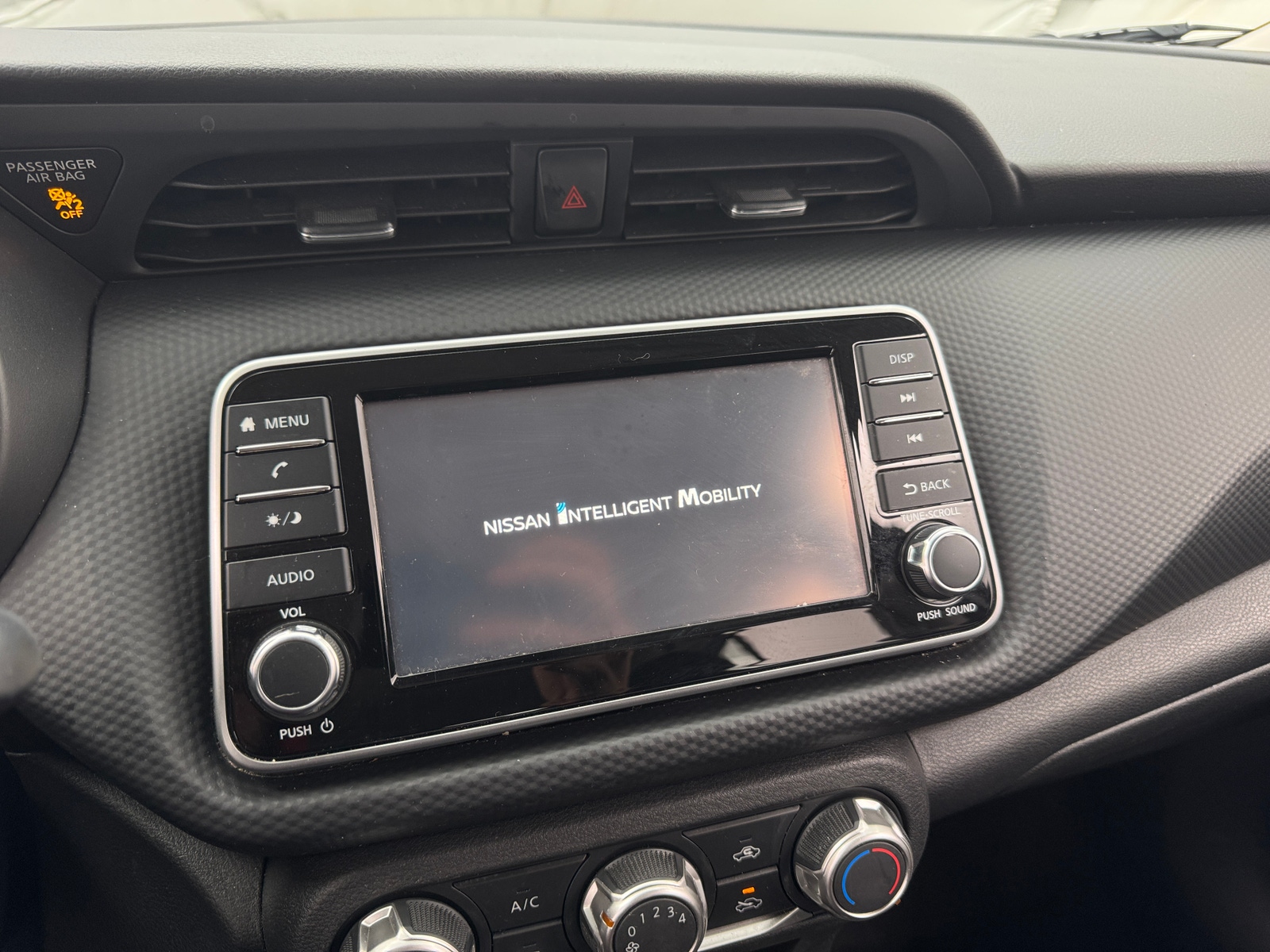 Thumbnail: 2022 Nissan Kicks - 4