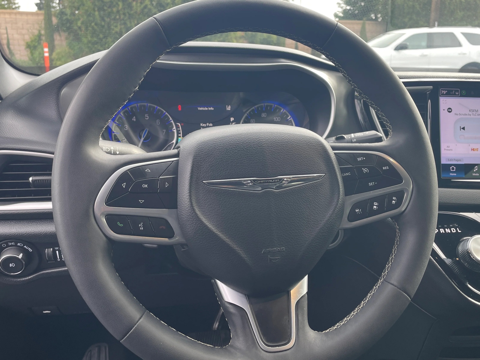 Thumbnail: 2025 Chrysler Pacifica - 4