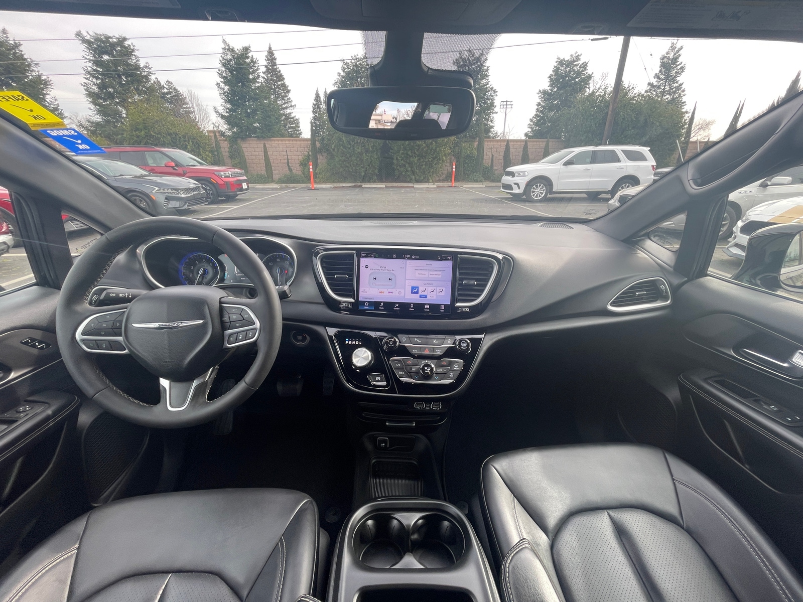 Thumbnail: 2025 Chrysler Pacifica - 3