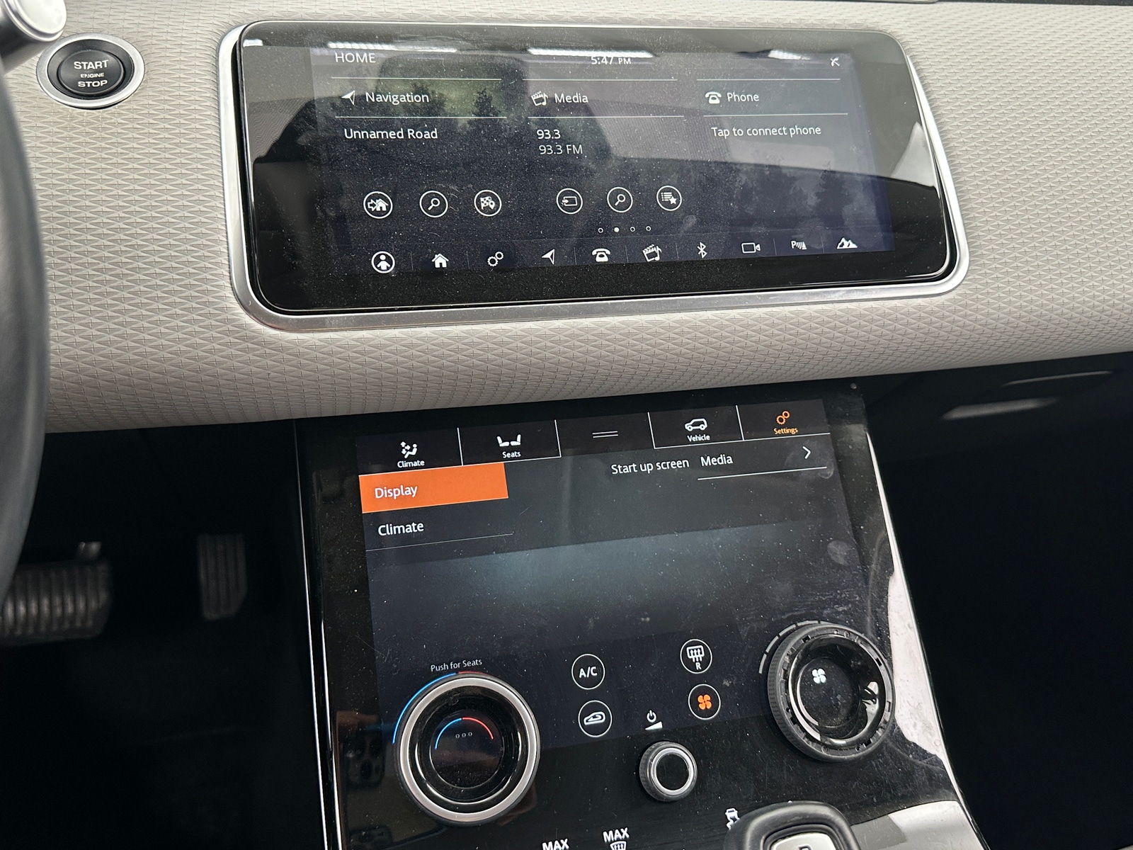 Thumbnail: 2020 Land Rover Range Rover Evoque - 3