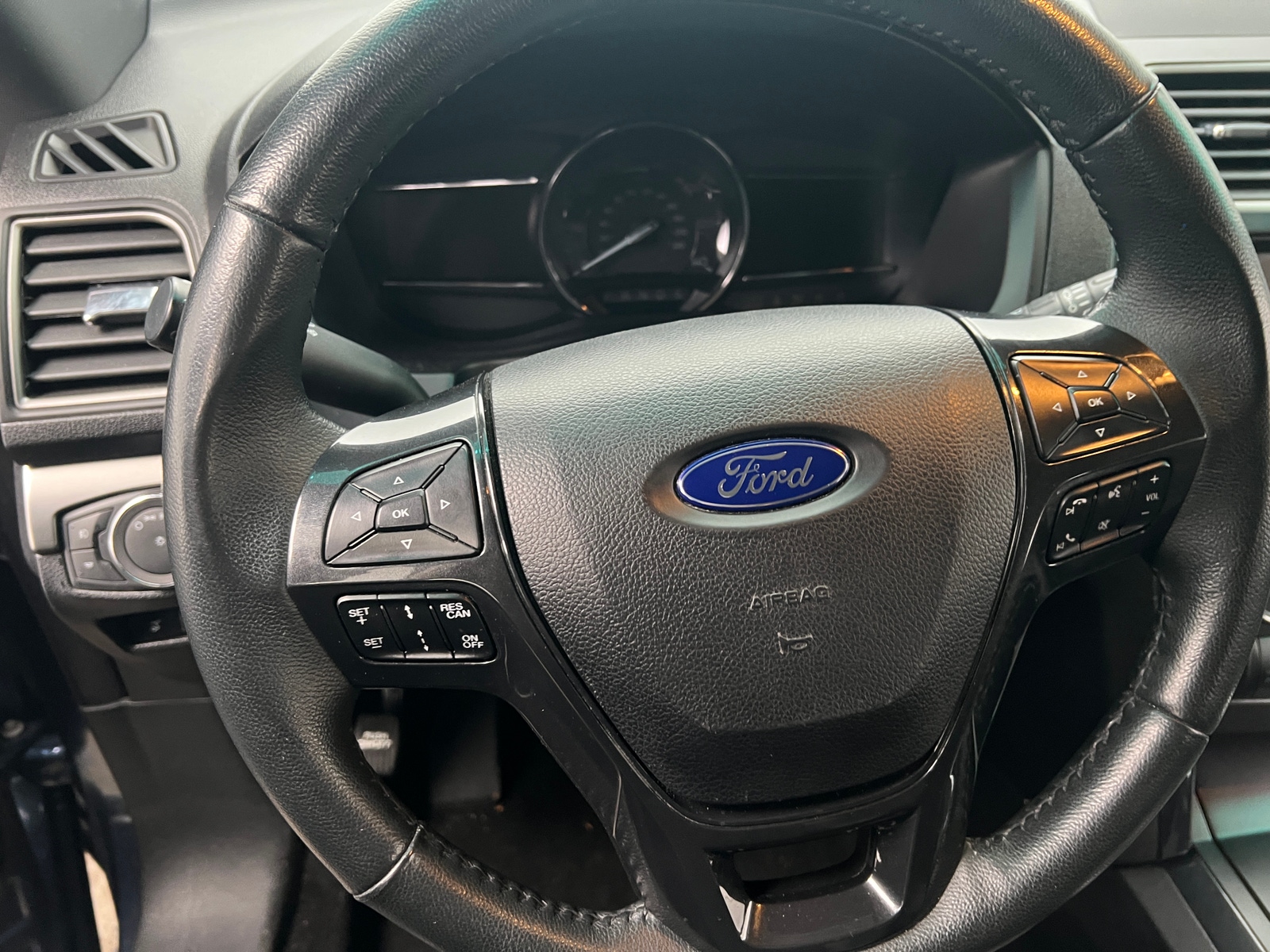 Thumbnail: 2019 Ford Explorer - 4