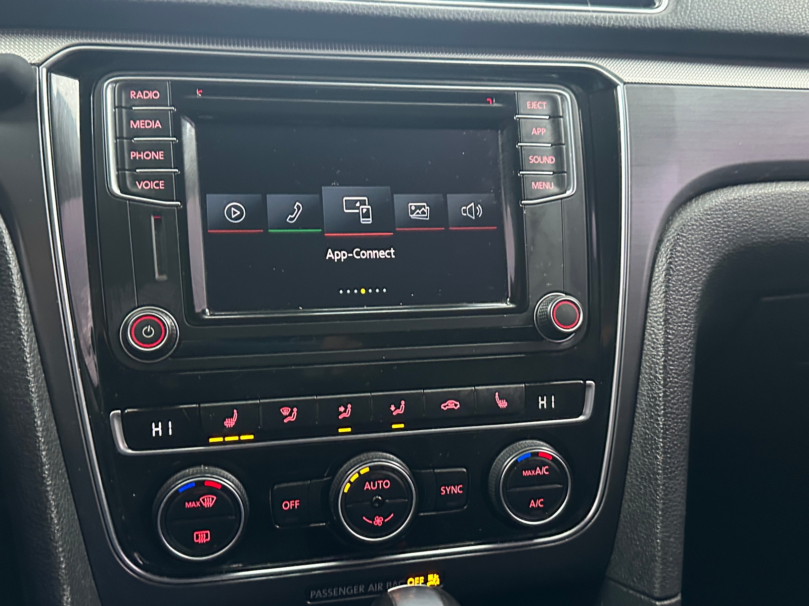 Thumbnail: 2018 Volkswagen Passat - 4