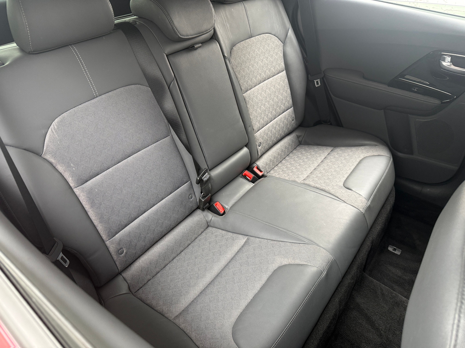 Thumbnail: 2017 Kia Niro - 6