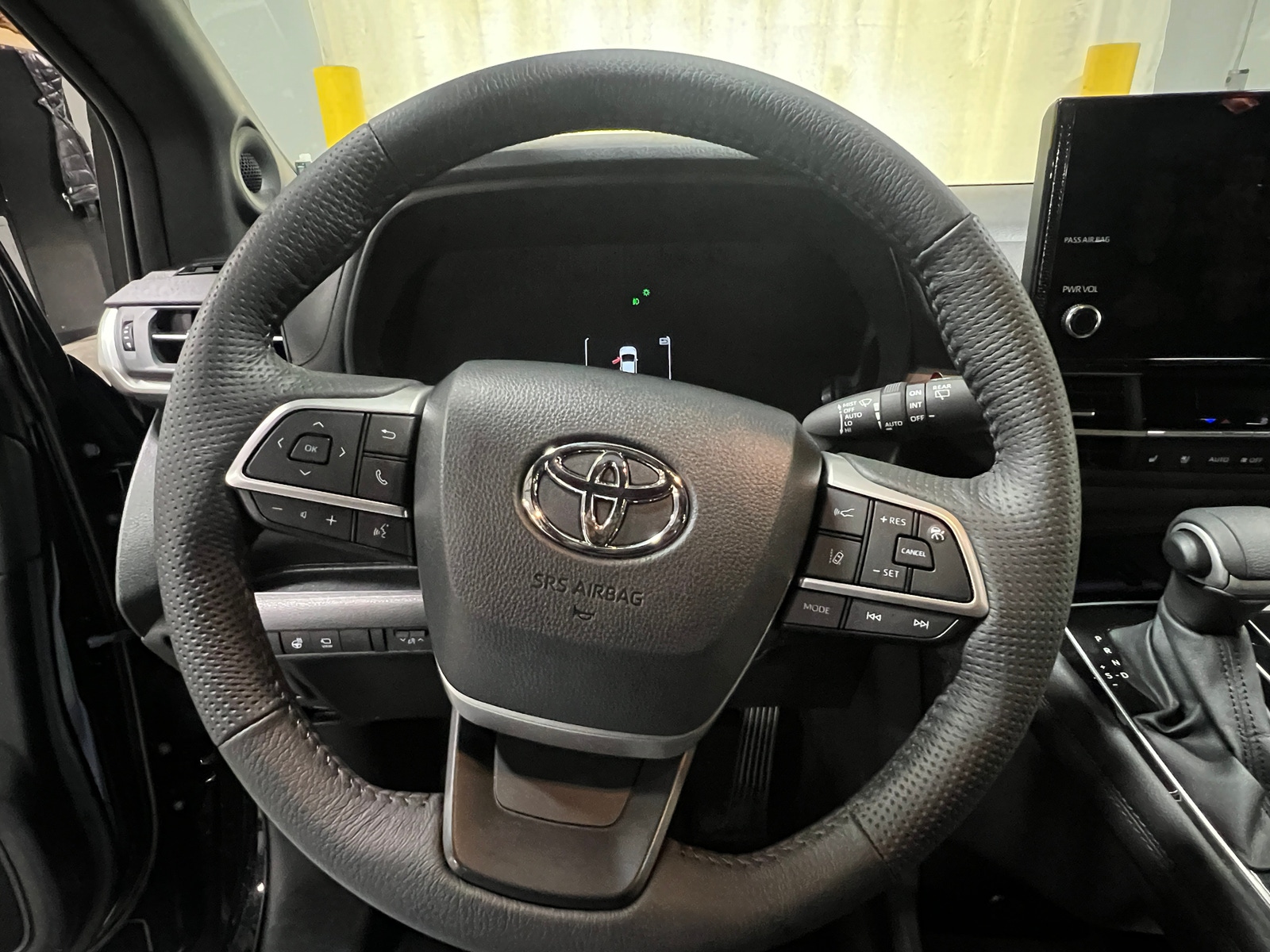 Thumbnail: 2025 Toyota Sienna - 4