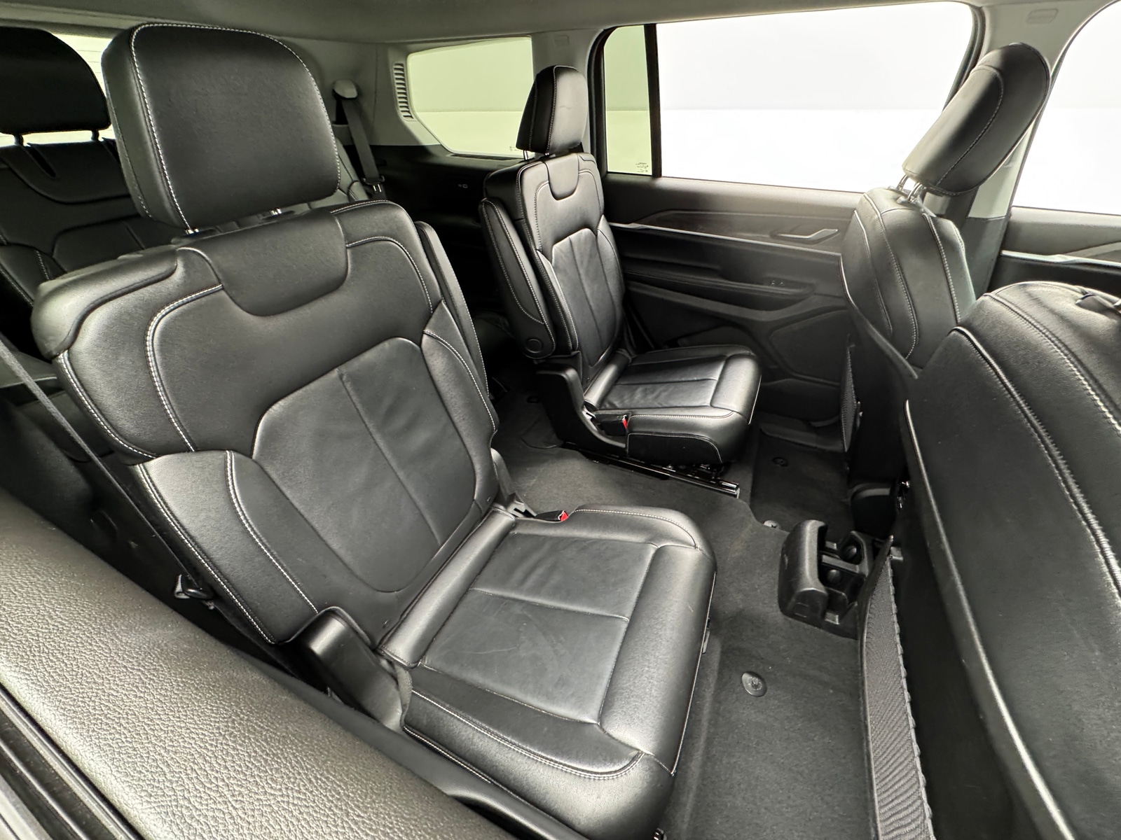 Thumbnail: 2023 Jeep Grand Cherokee L - 5