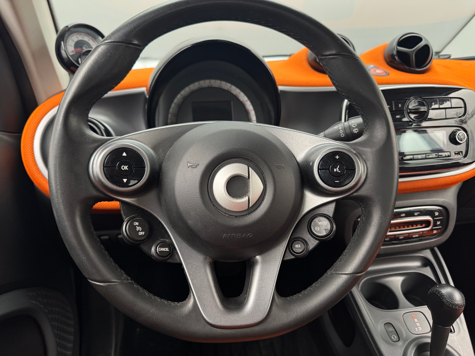 Thumbnail: 2016 smart fortwo - 5