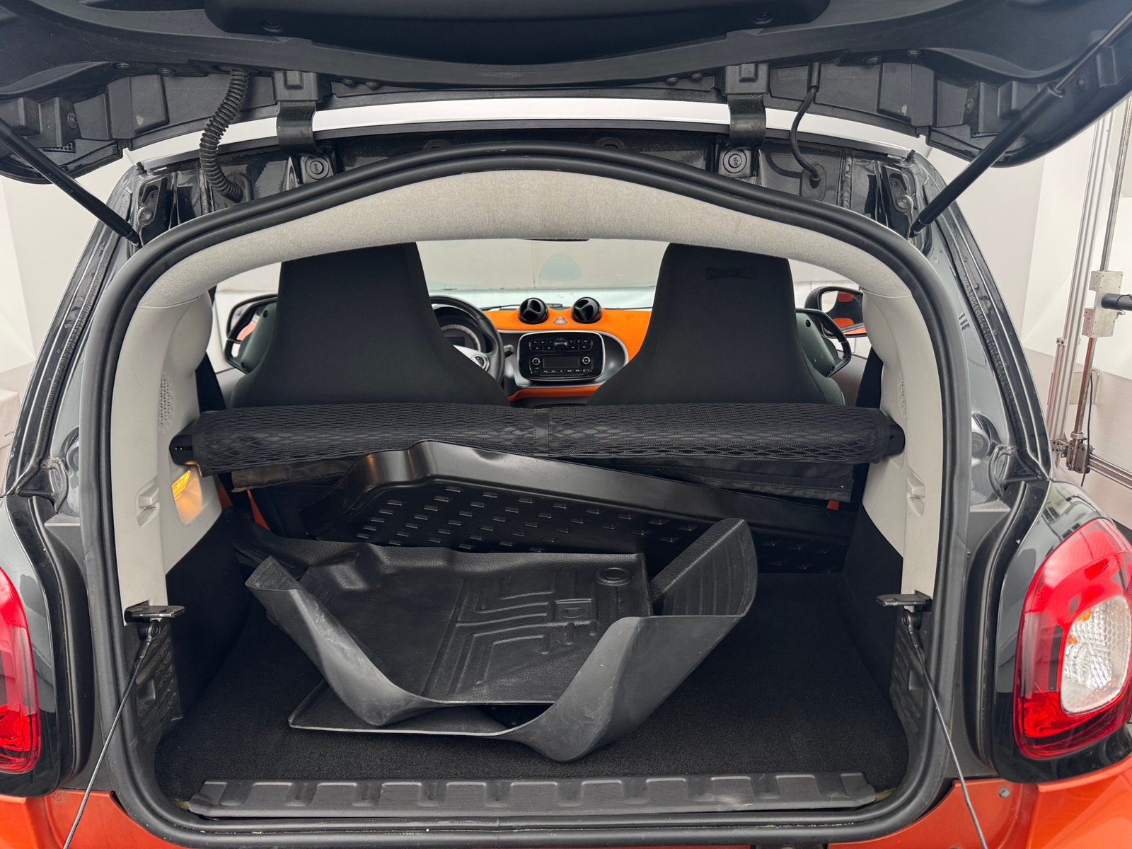 Thumbnail: 2016 smart fortwo - 6