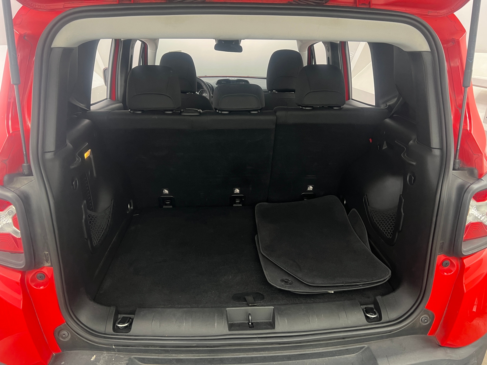 Thumbnail: 2018 Jeep Renegade - 7