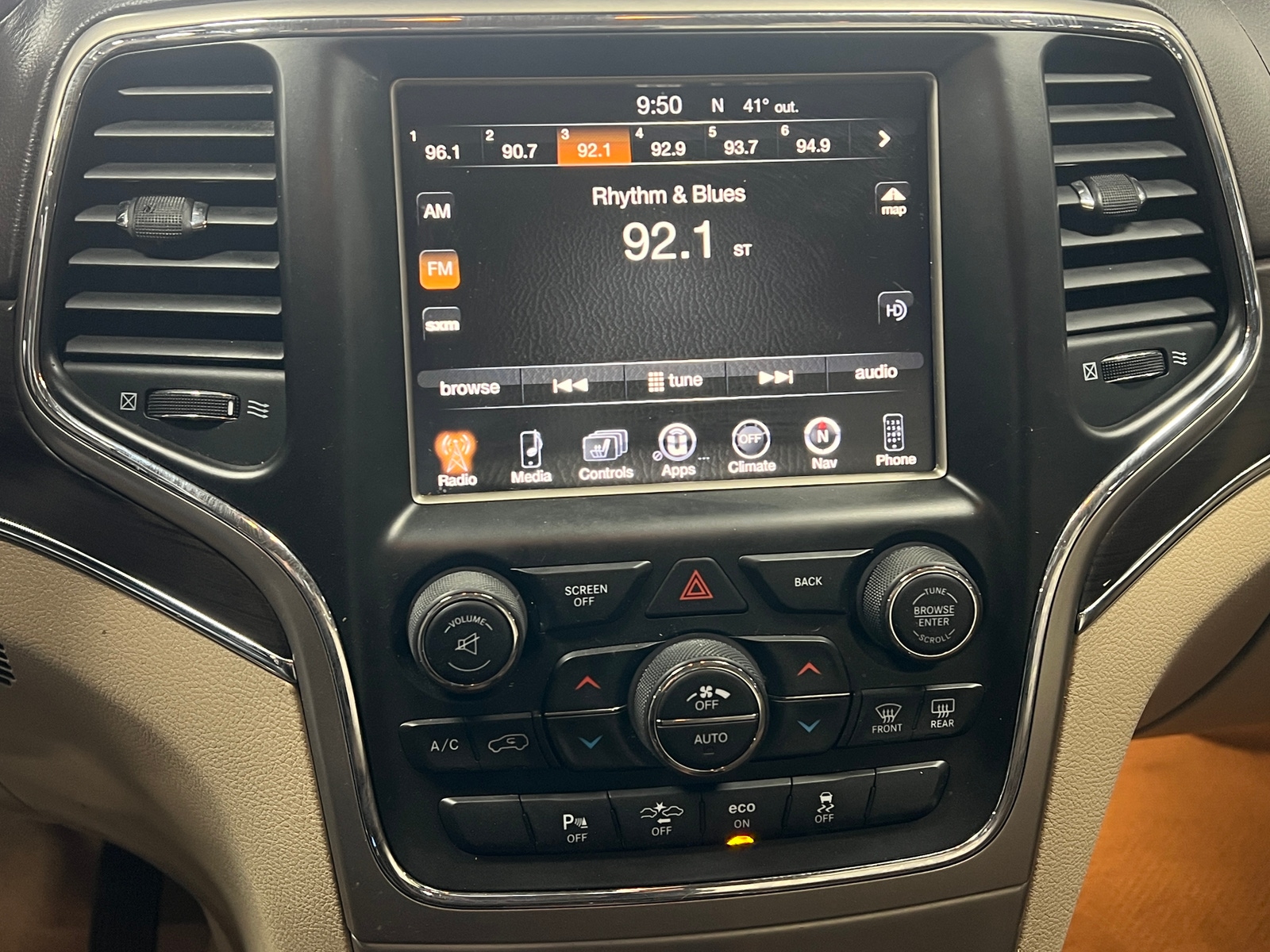 Thumbnail: 2015 Jeep Grand Cherokee - 3