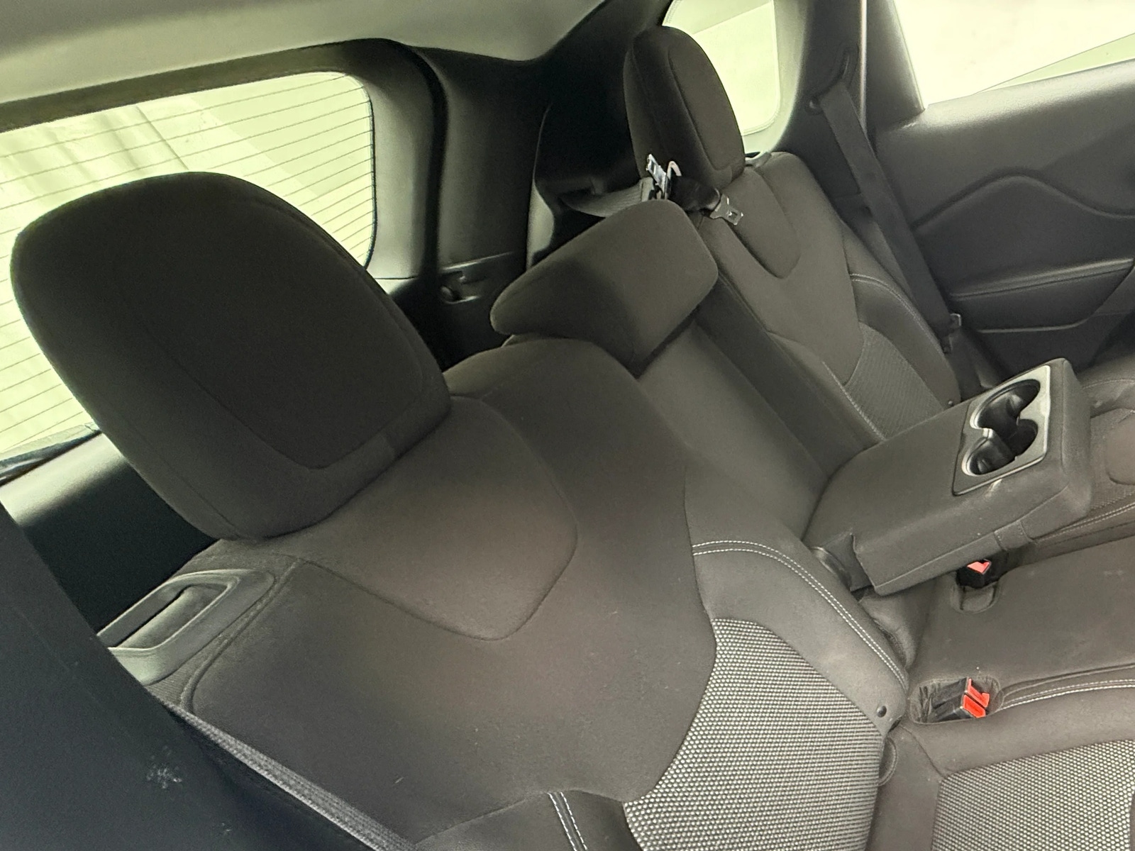 Thumbnail: 2019 Jeep Cherokee - 6