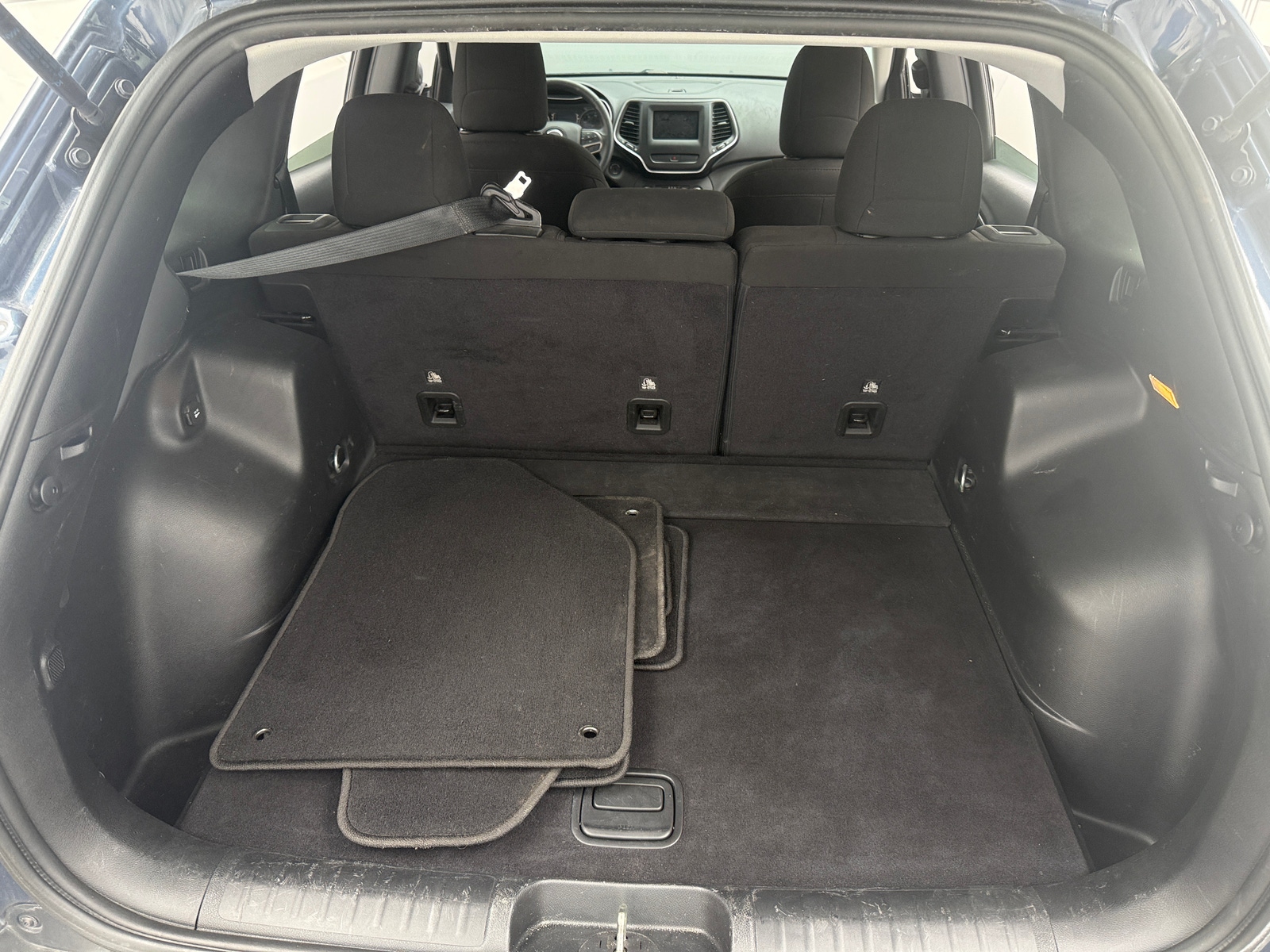 Thumbnail: 2019 Jeep Cherokee - 7