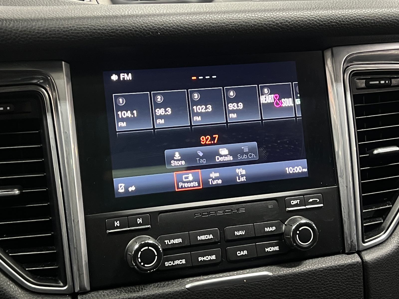 Thumbnail: 2017 Porsche Macan - 3