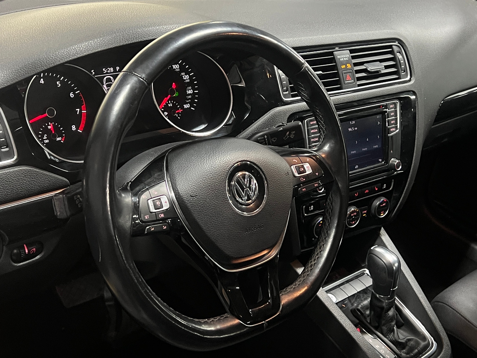 Thumbnail: 2017 Volkswagen Jetta - 4