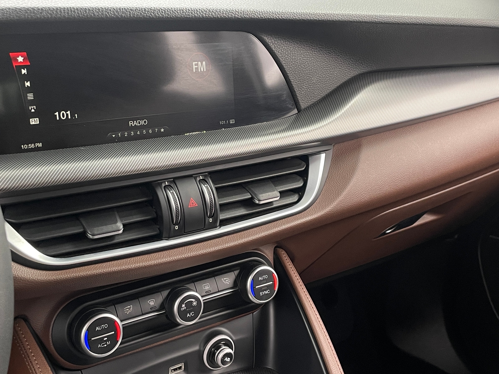 Thumbnail: 2019 Alfa Romeo Stelvio - 3