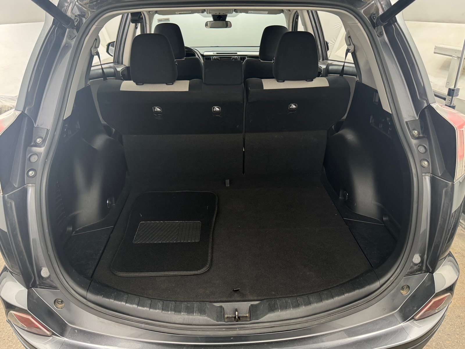 Thumbnail: 2018 Toyota RAV4 - 7