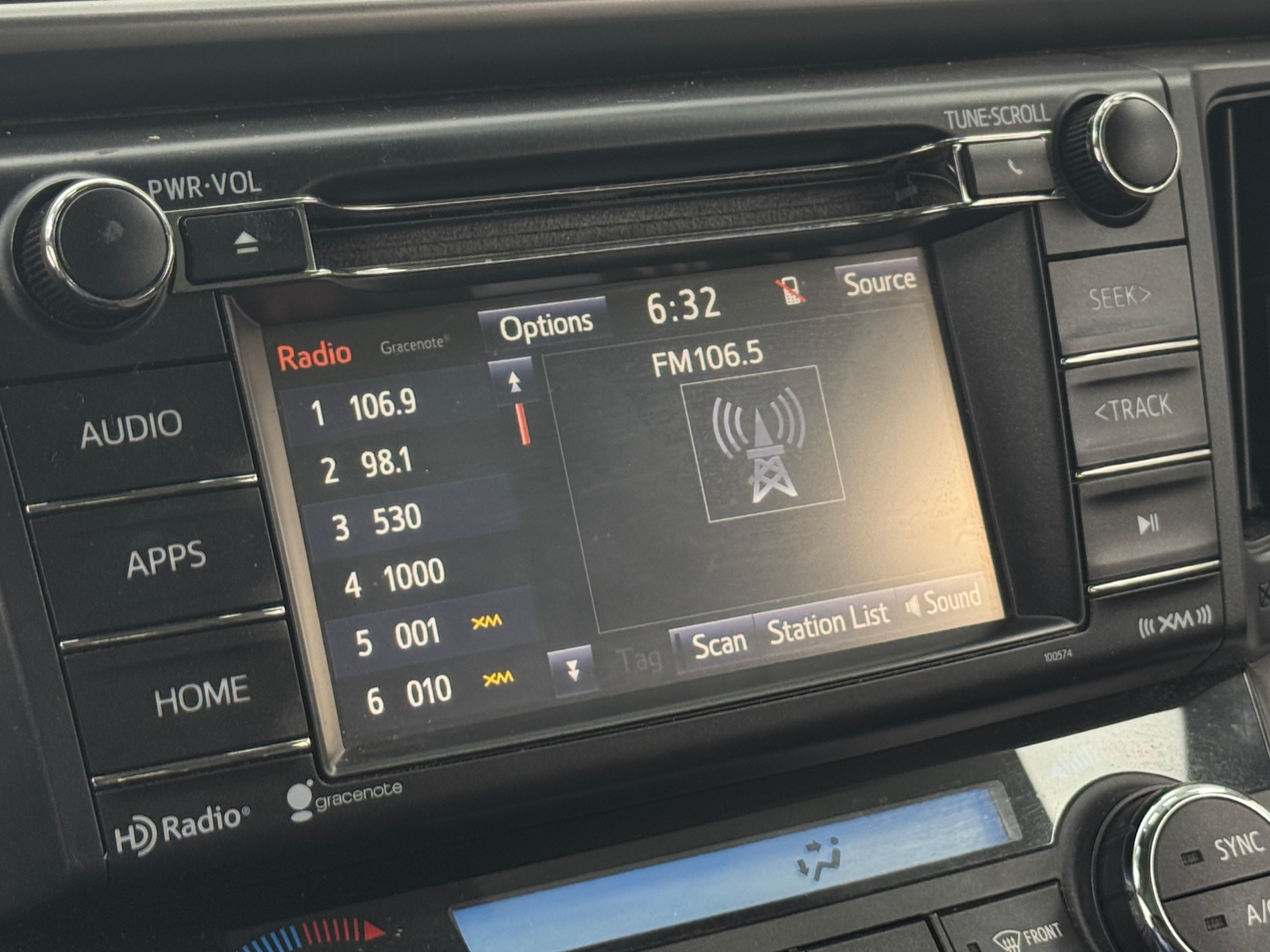 Thumbnail: 2018 Toyota RAV4 - 4