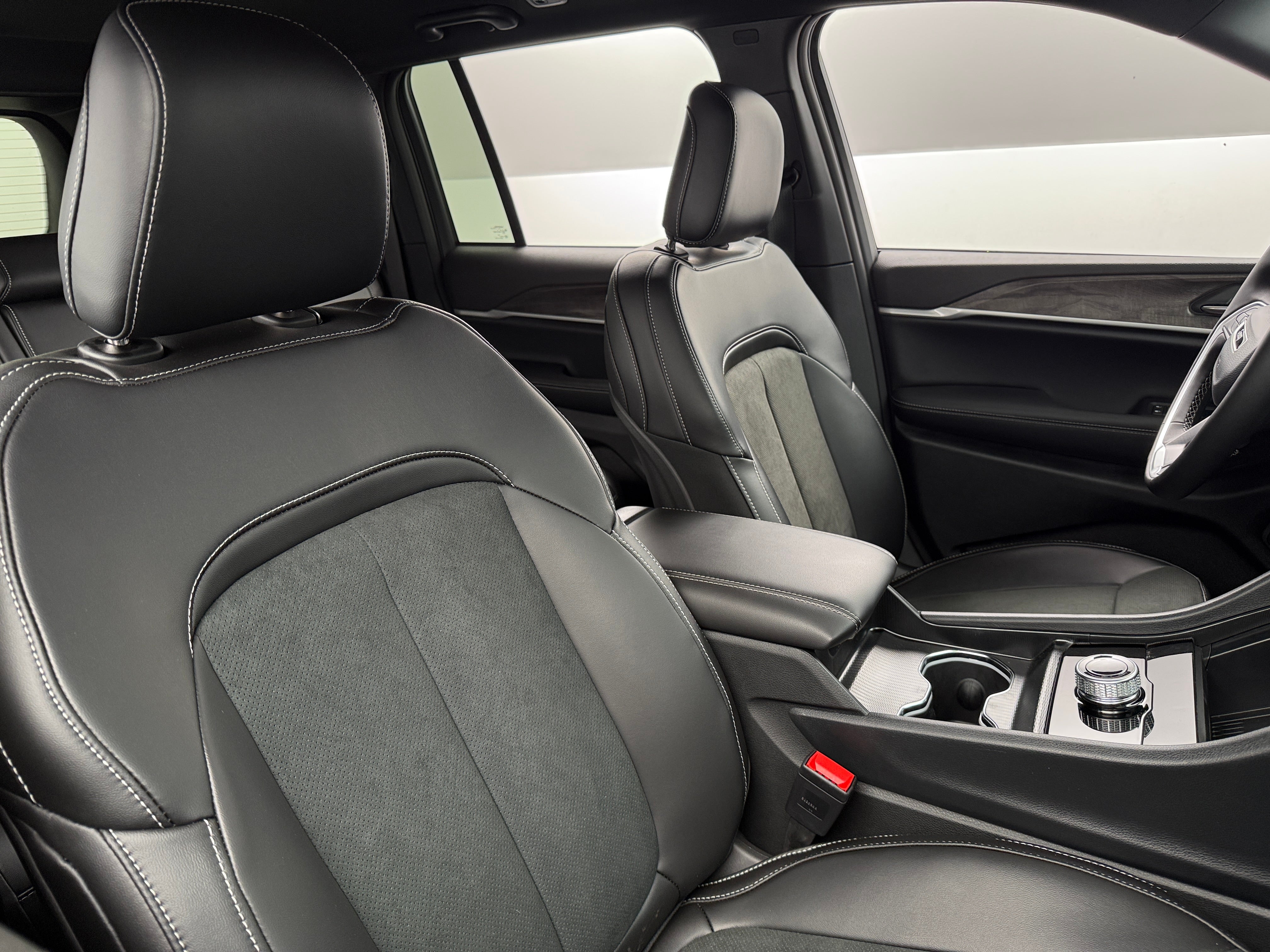 2026 Jeep Grand Cherokee Laredo - Photo 1
