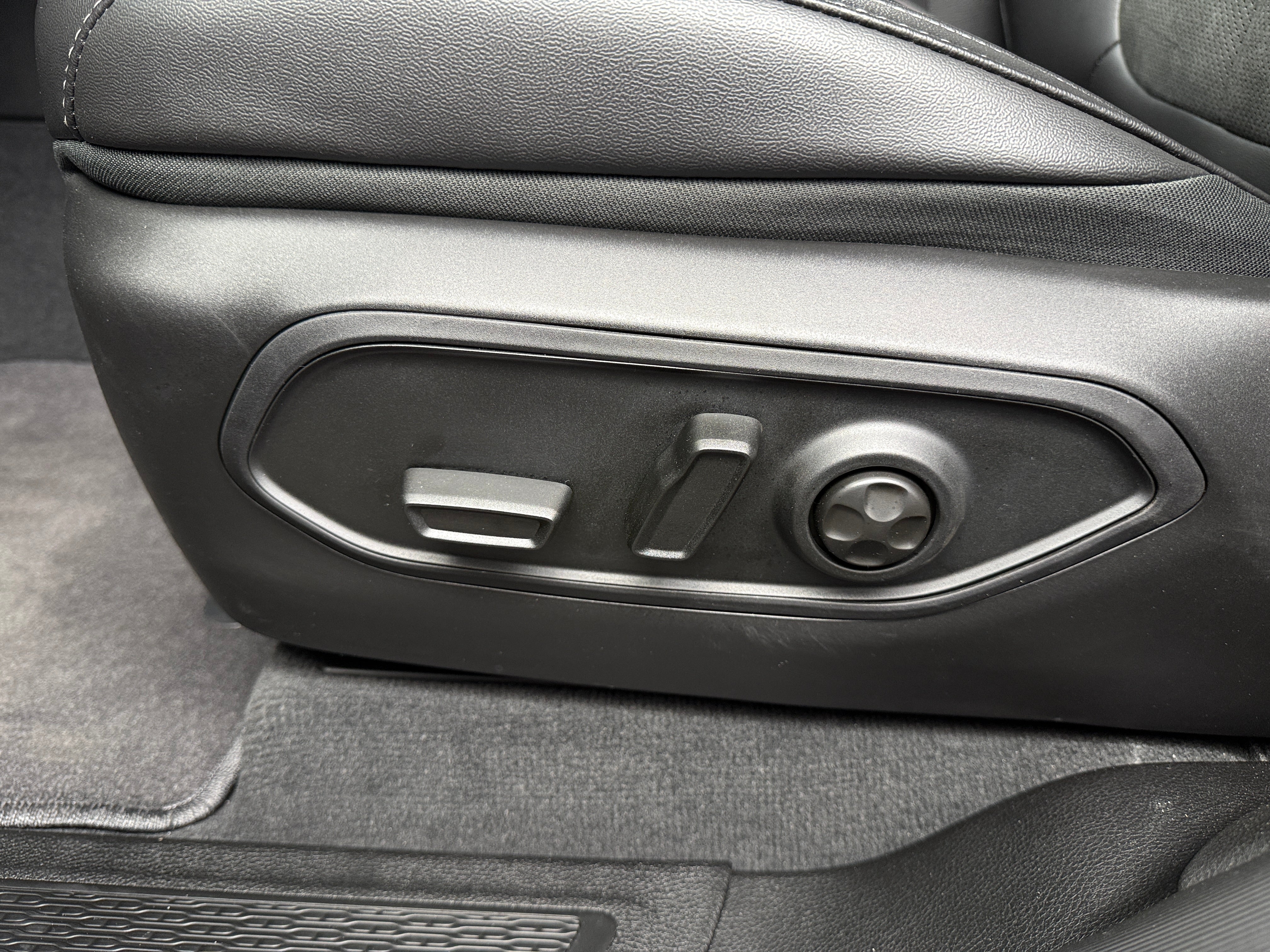 2026 Jeep Grand Cherokee Laredo - Photo 3