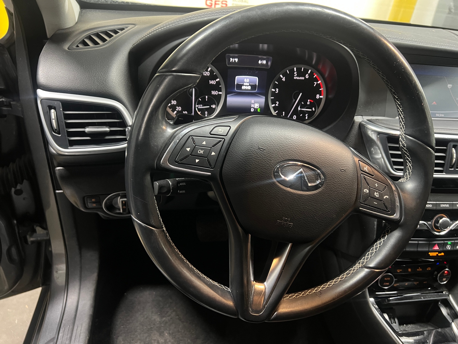 Thumbnail: 2017 INFINITI QX30 - 4