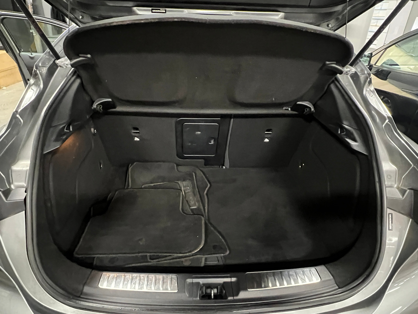 Thumbnail: 2017 INFINITI QX30 - 6