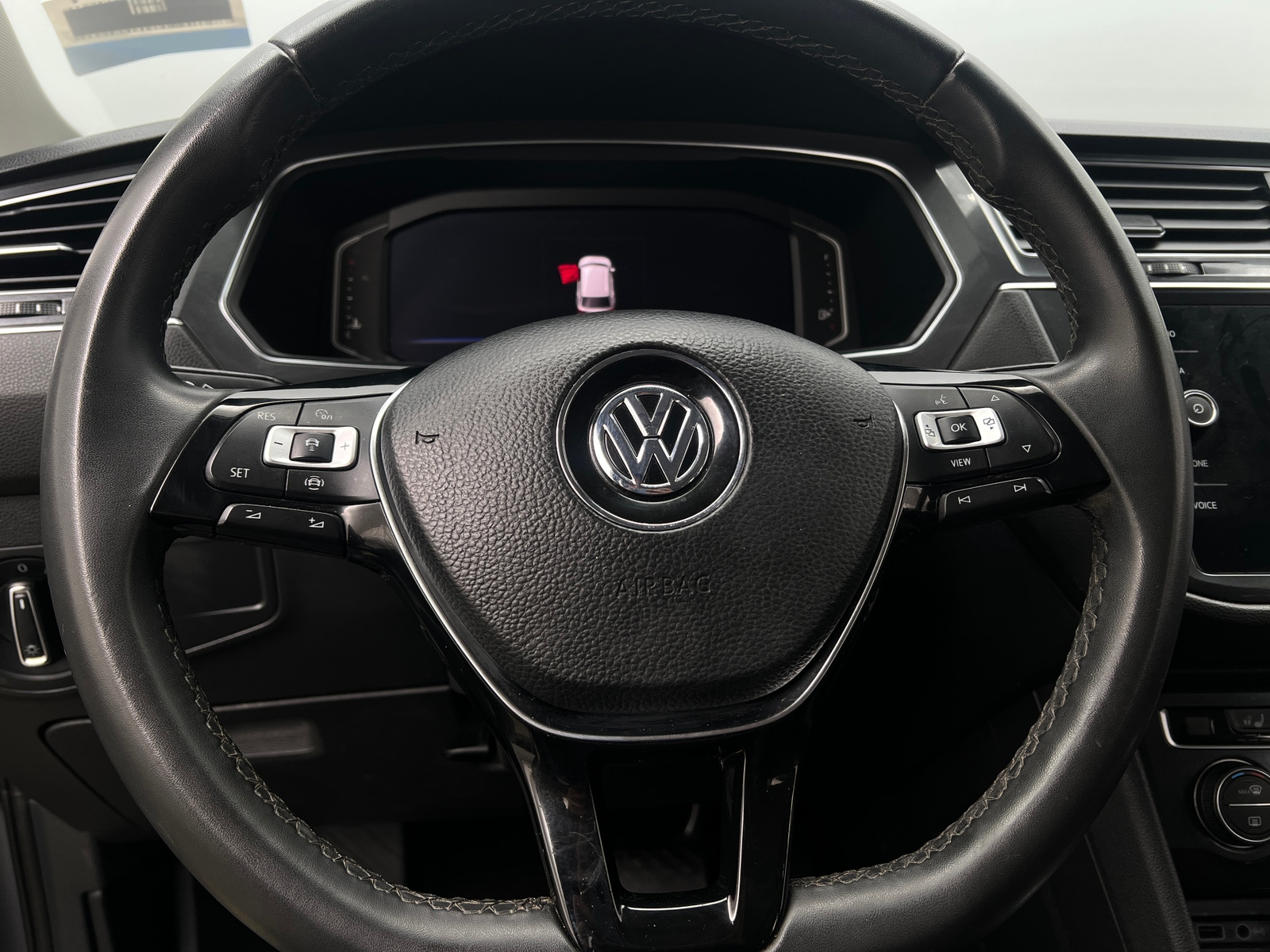 Thumbnail: 2020 Volkswagen Tiguan - 4