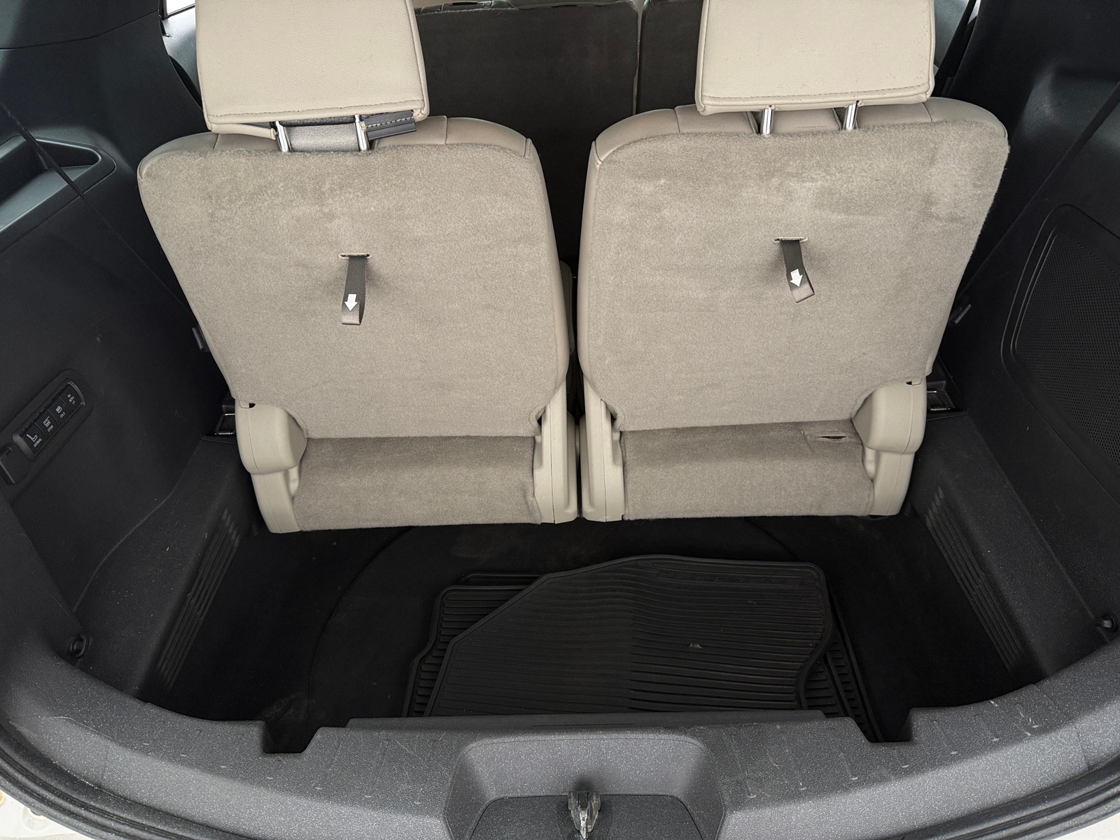 Thumbnail: 2013 Ford Explorer - 6