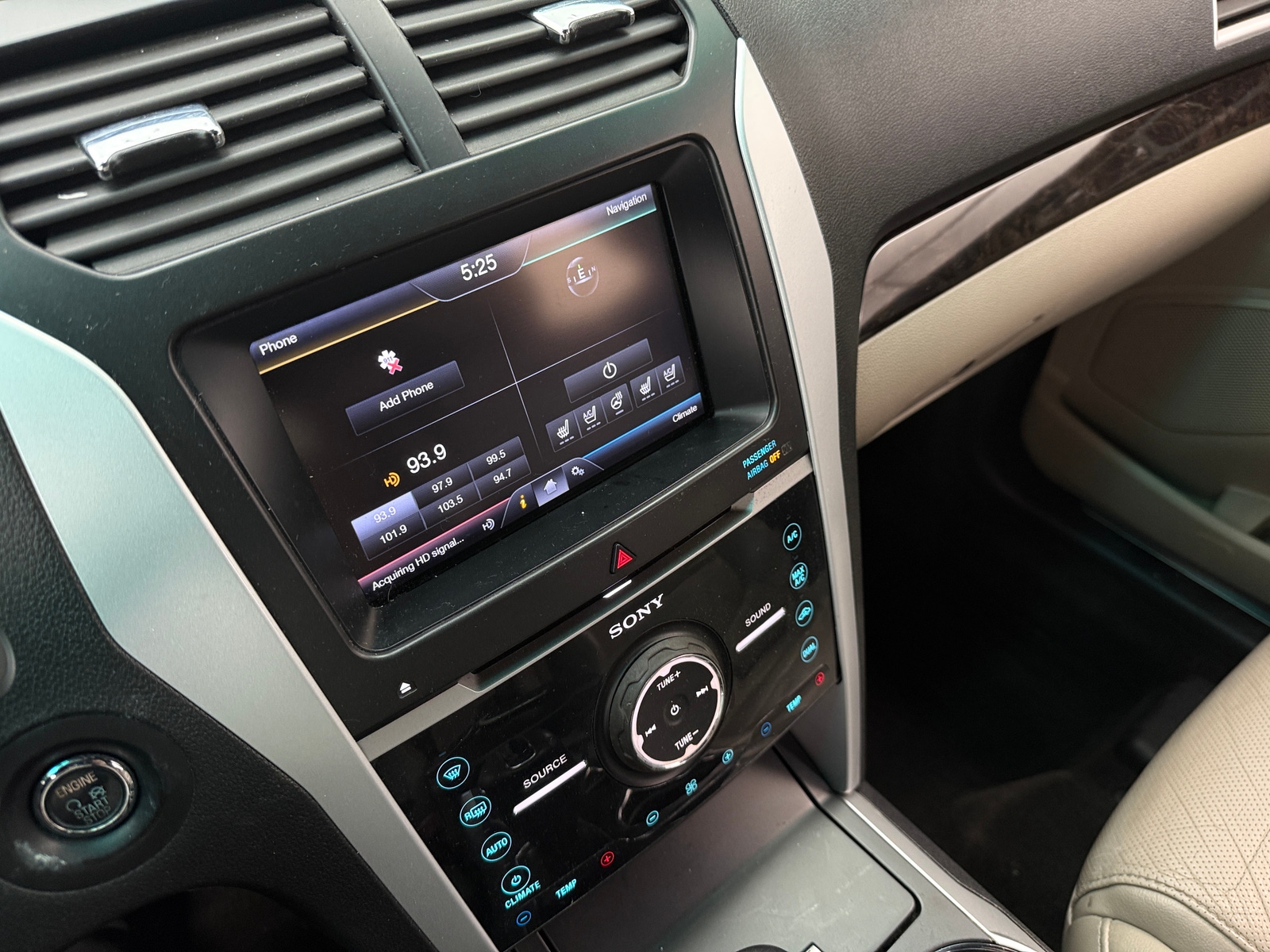 Thumbnail: 2013 Ford Explorer - 3