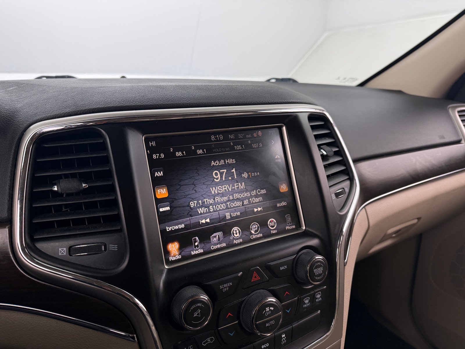 Thumbnail: 2015 Jeep Grand Cherokee - 3