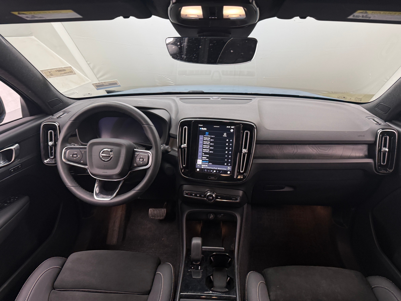 Thumbnail: 2024 Volvo XC40 - 2