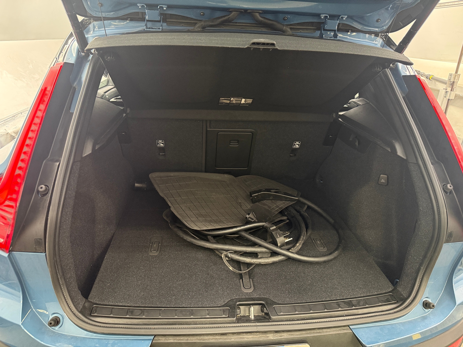 Thumbnail: 2024 Volvo XC40 - 6