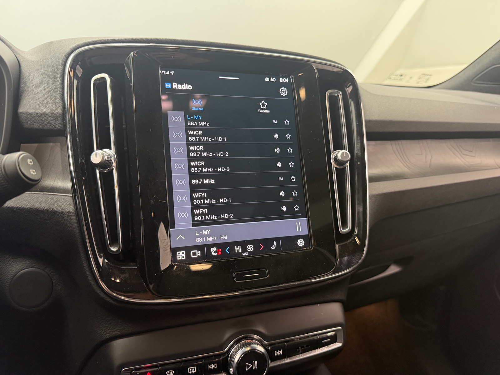 Thumbnail: 2024 Volvo XC40 - 3