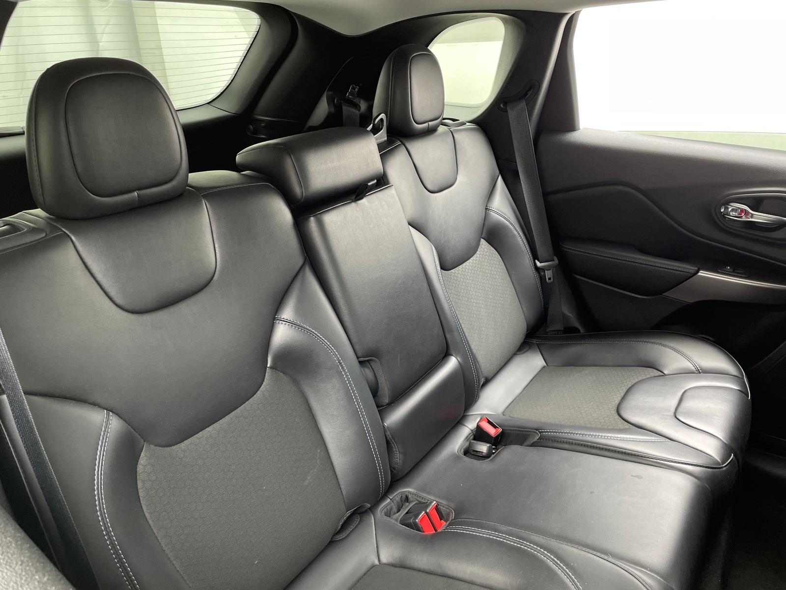 Thumbnail: 2019 Jeep Cherokee - 6