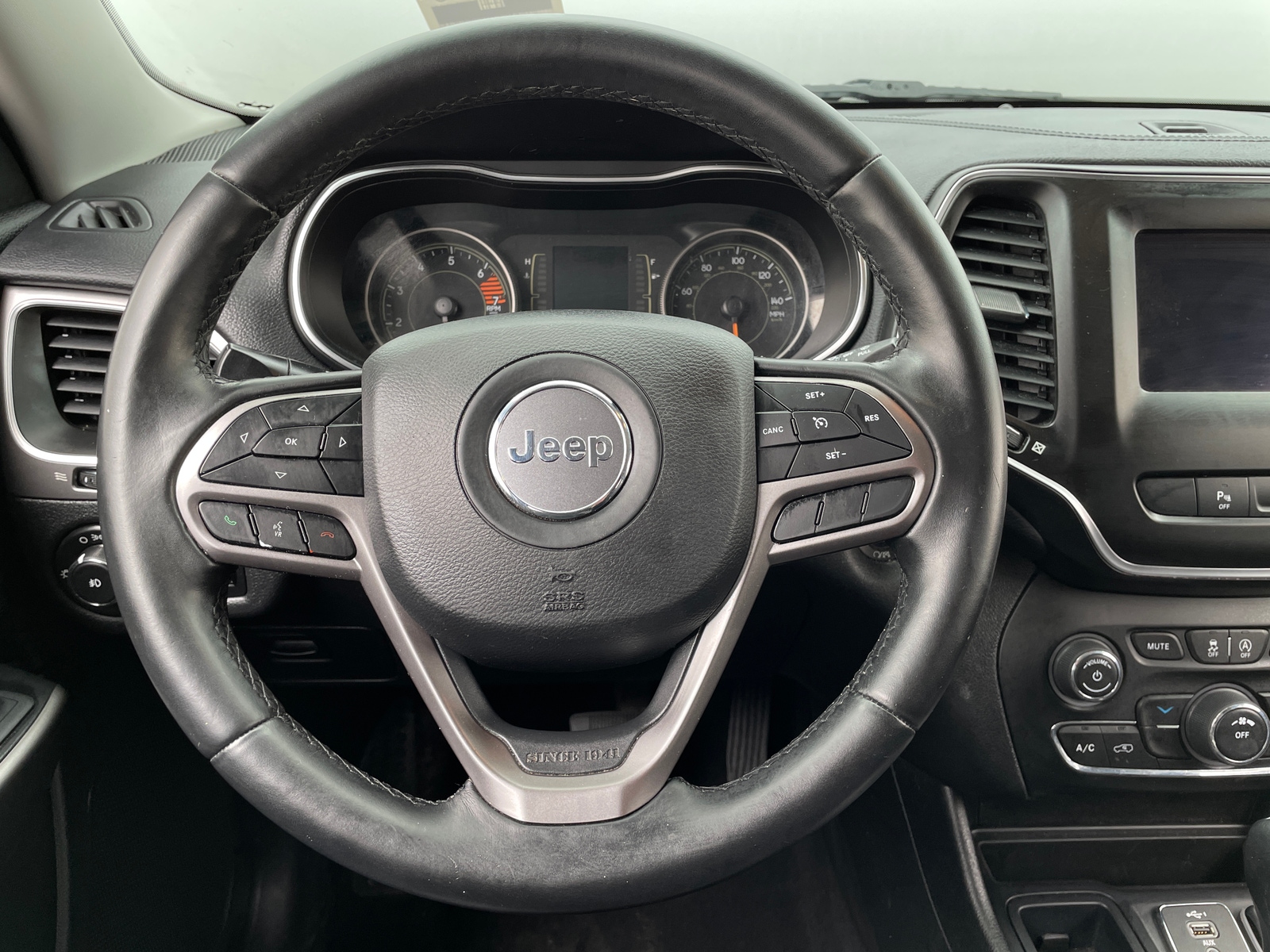 Thumbnail: 2019 Jeep Cherokee - 5