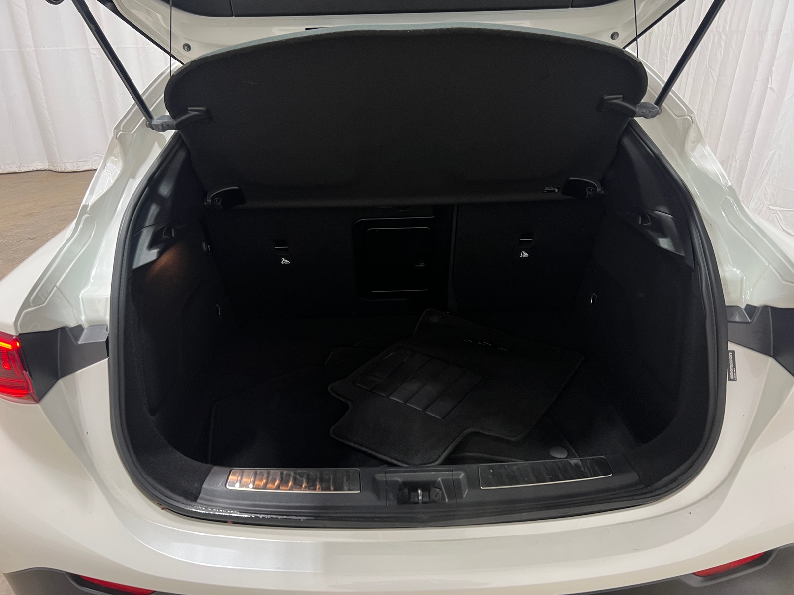 Thumbnail: 2018 INFINITI QX30 - 6