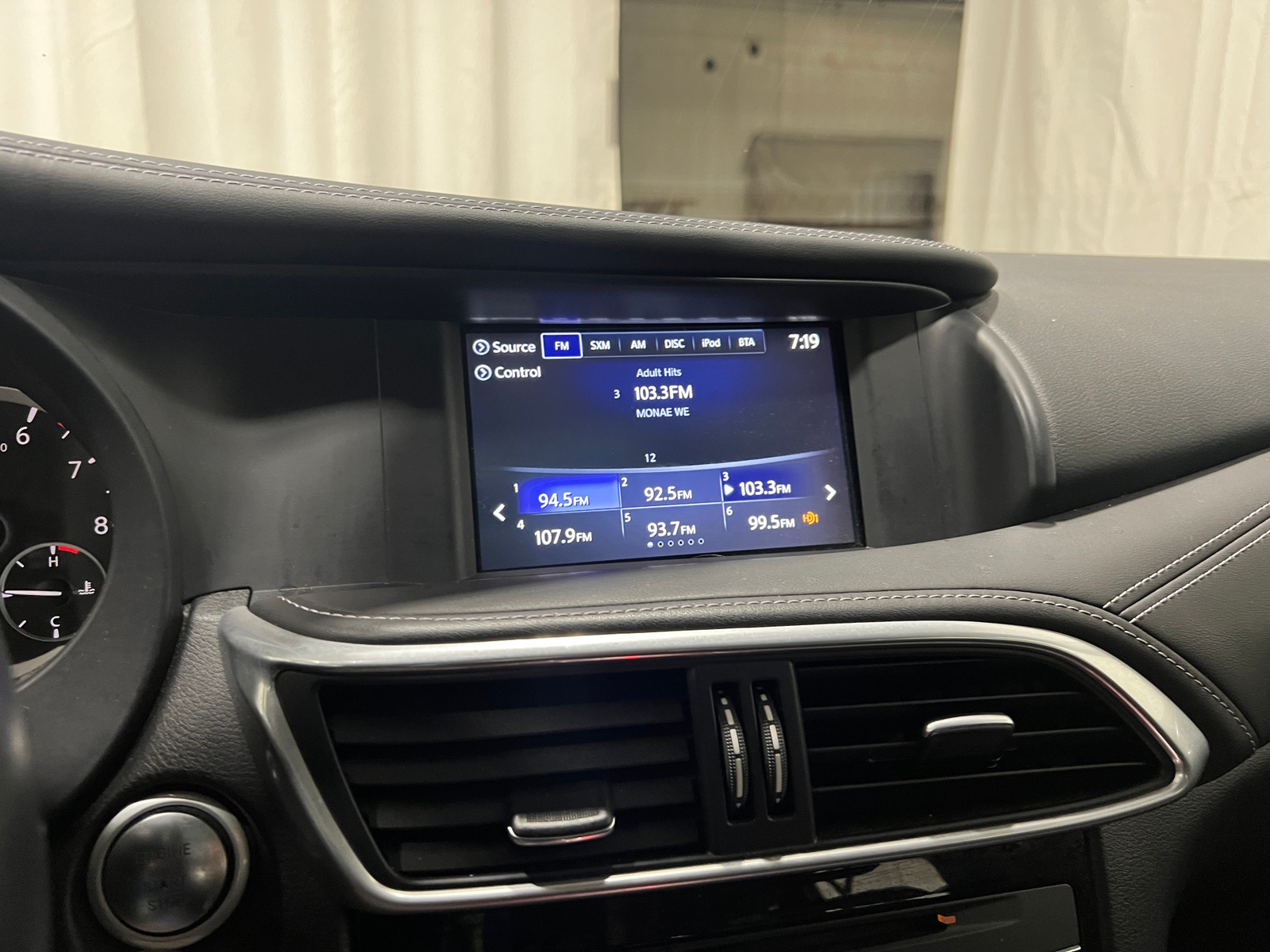 Thumbnail: 2018 INFINITI QX30 - 3