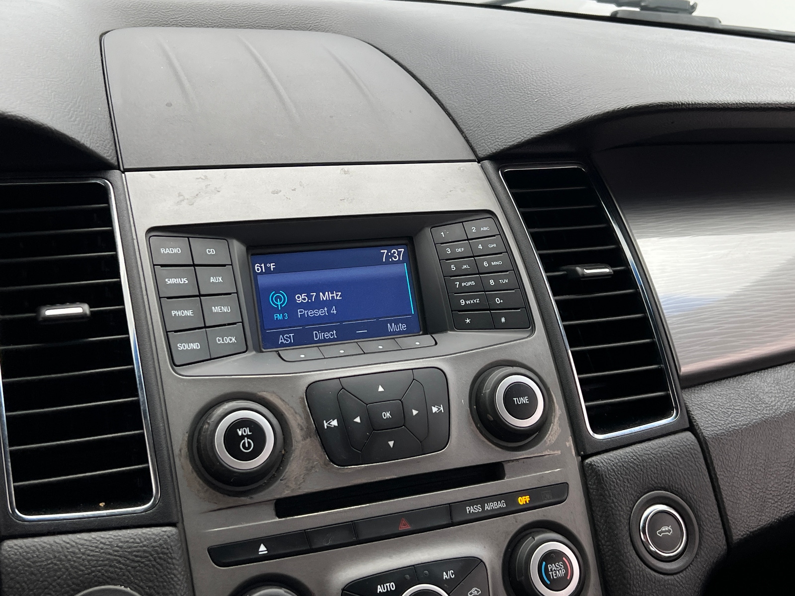 Thumbnail: 2016 Ford Taurus - 4