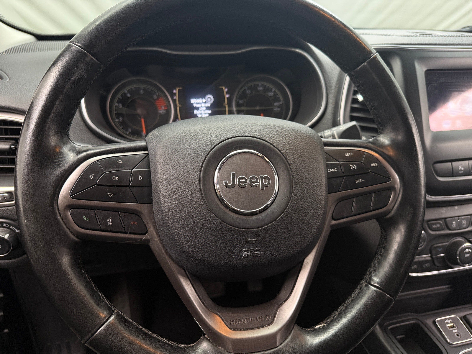 Thumbnail: 2021 Jeep Cherokee - 5