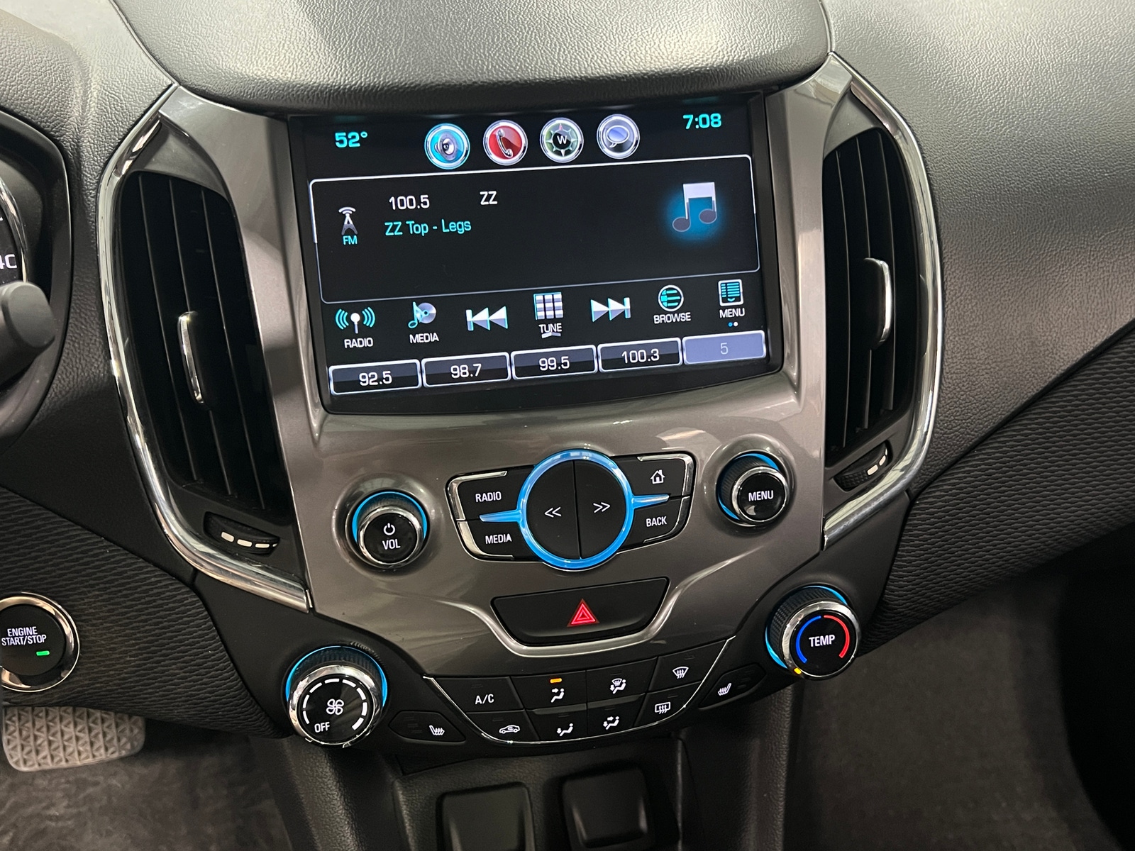 Thumbnail: 2017 Chevrolet Cruze - 4