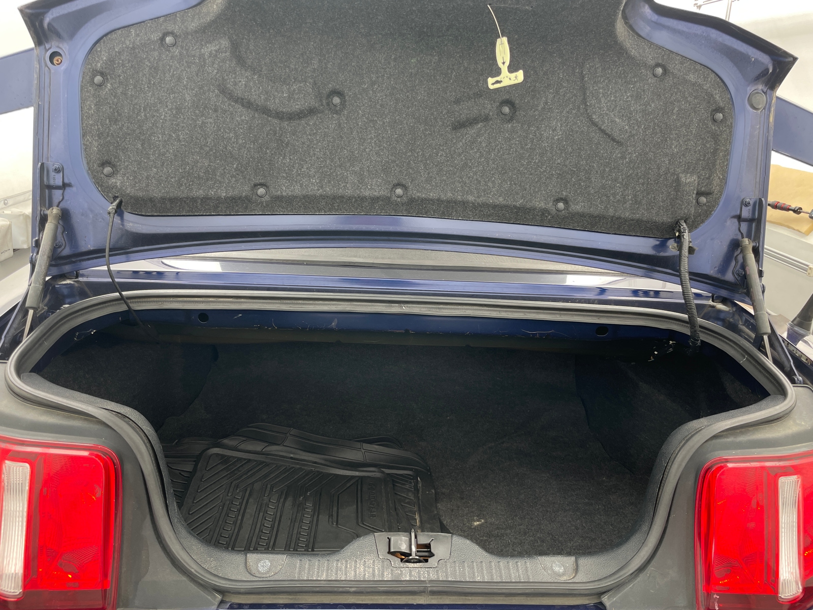 Thumbnail: 2011 Ford Mustang - 7