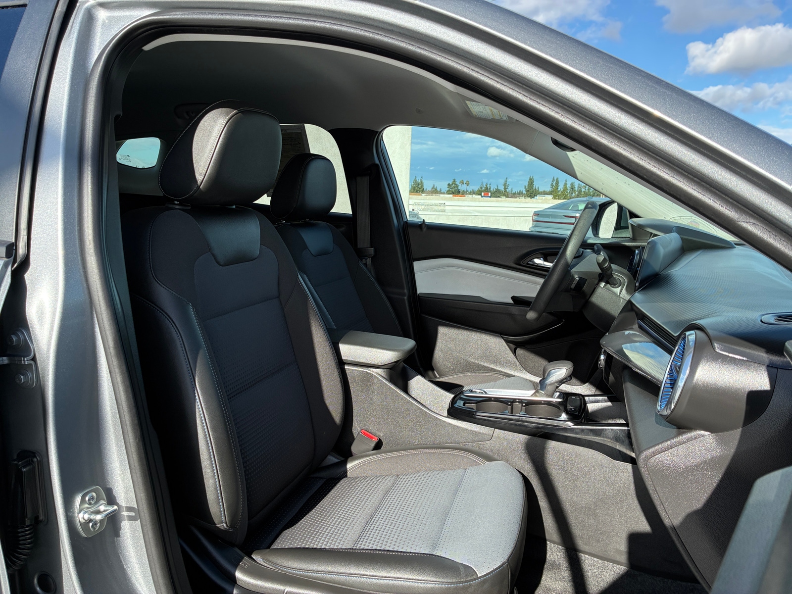 Thumbnail: 2025 Chevrolet Trax - 2